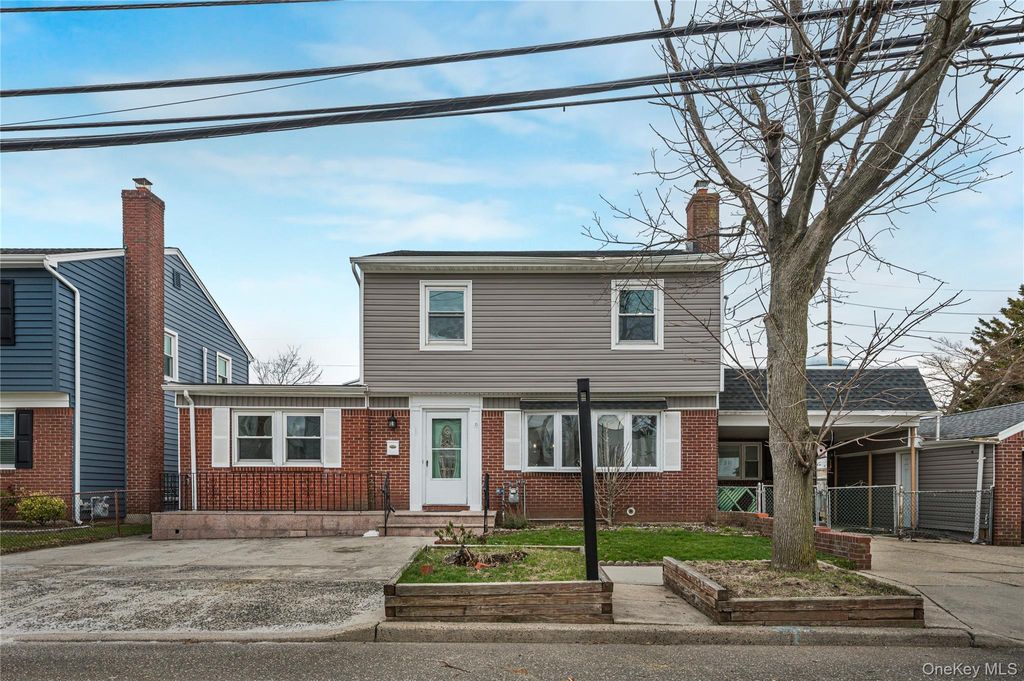 Photo of 305 S 8th Street, New Hyde Park, NY 11040 (MLS # 995828)