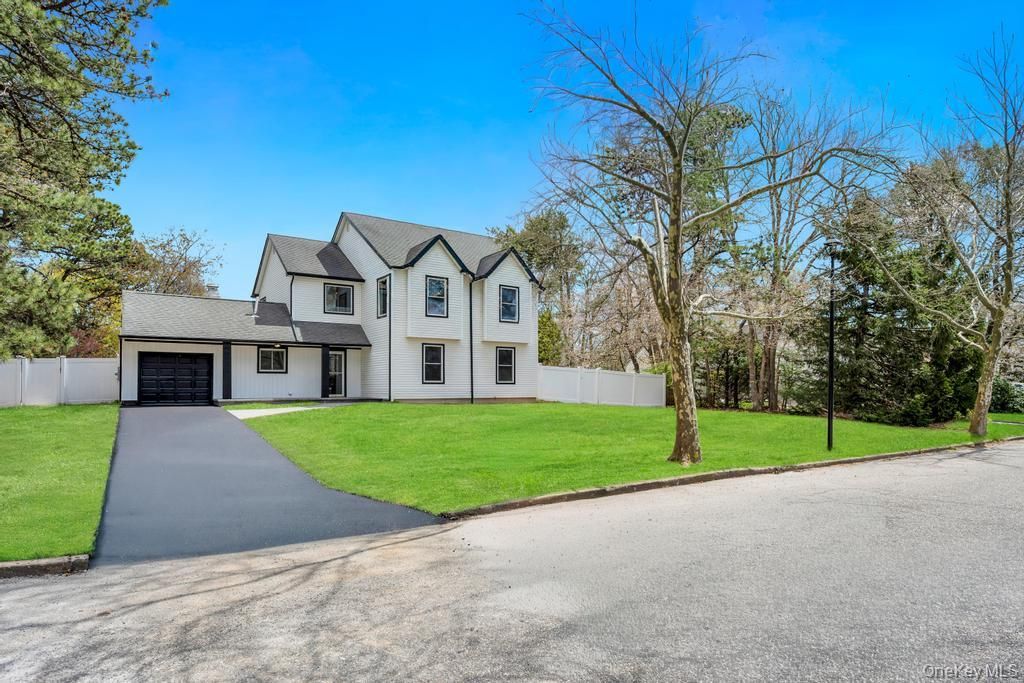 Photo of 17 Blackpine Drive, Medford, NY 11763 (MLS # 989107)