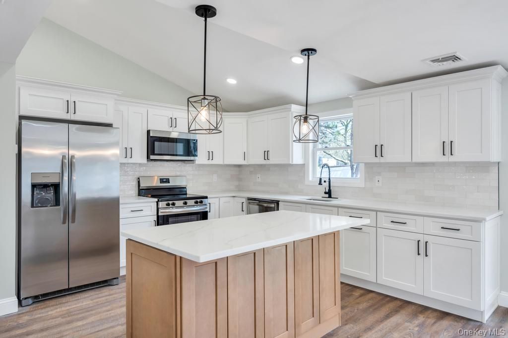 Photo of 17 Blackpine Drive, Medford, NY 11763 (MLS # 989107)