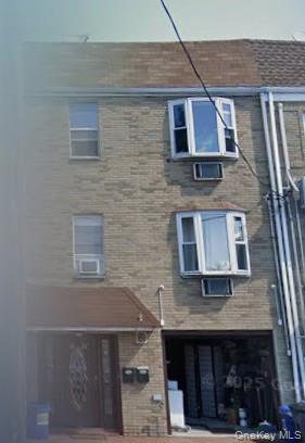 Apartment For Rent - 61-25 75th Street #2FL<br/> Queens County, Middle Village, NY 11379