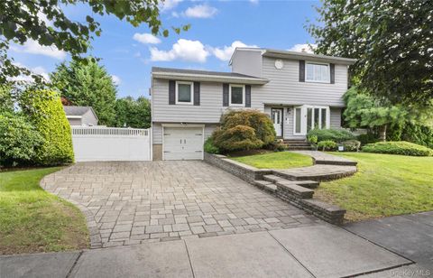 52 Pickwick Drive N Syosset NY 11791