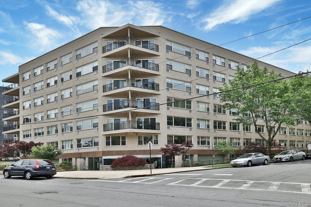 Photo of 12 Old Mamaroneck Road #4L, White Plains, NY 10605 (MLS # 959980)