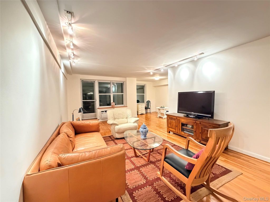 Photo of 142-05 Roosevelt Avenue #519, Flushing, NY 11354 (MLS # 949604)