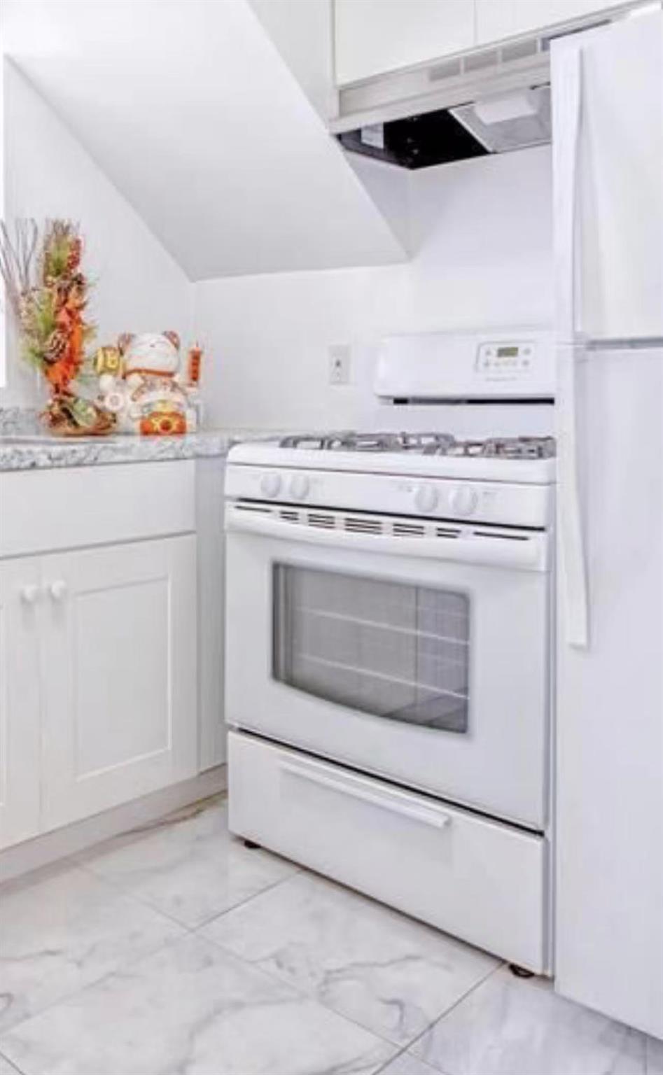 132-73 Maple Avenue 4D