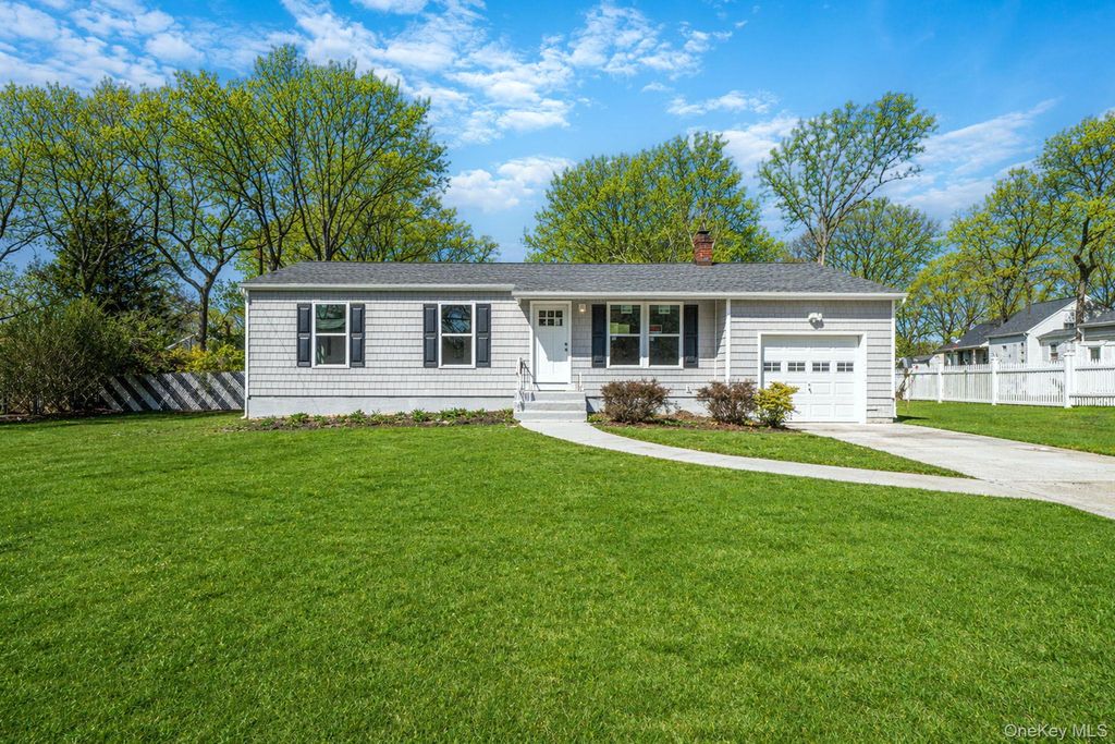 Photo of 38 Hopes Avenue, Holtsville, NY 11742 (MLS # 990903)