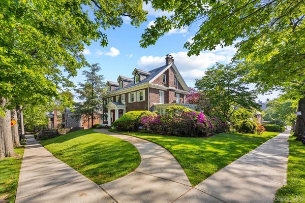 8273 BEVERLY RD, KEW GARDENS, NY 11415 - Image b89b42473c547f187a676d35c75eae4e/2242666170
