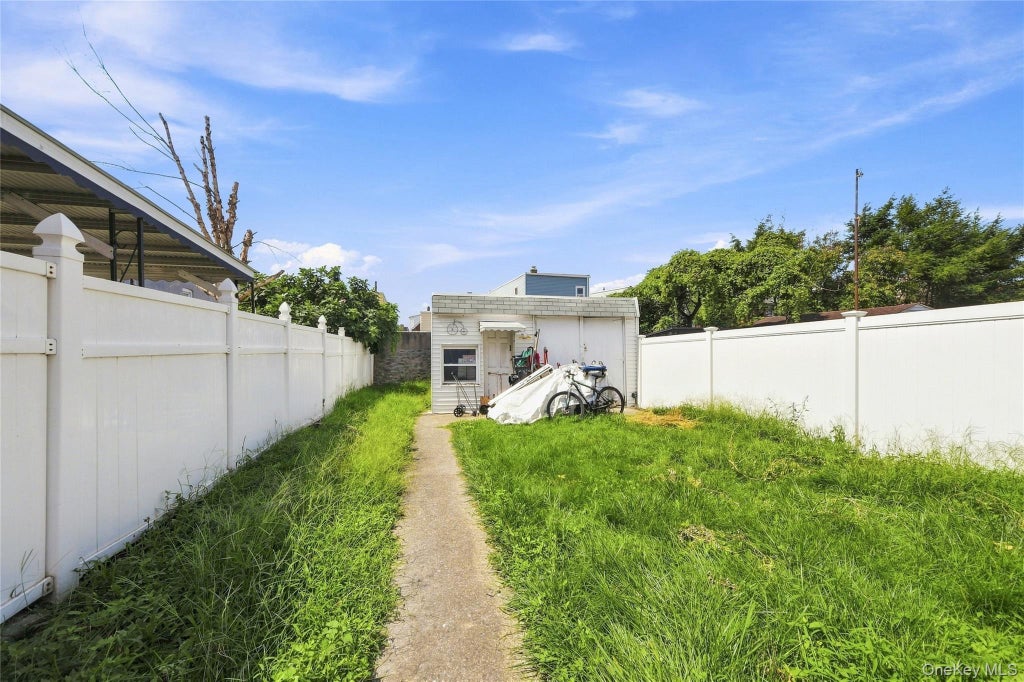 Photo of 1921 Edison Avenue, Bronx, NY 10461 (MLS # 1045114)