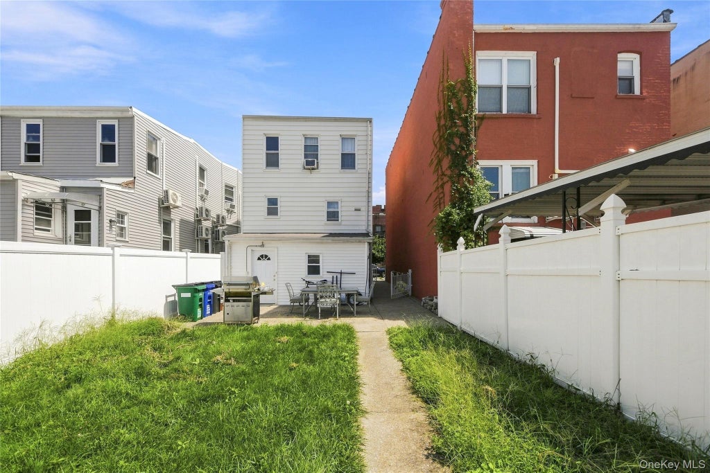 Photo of 1921 Edison Avenue, Bronx, NY 10461 (MLS # 1045114)