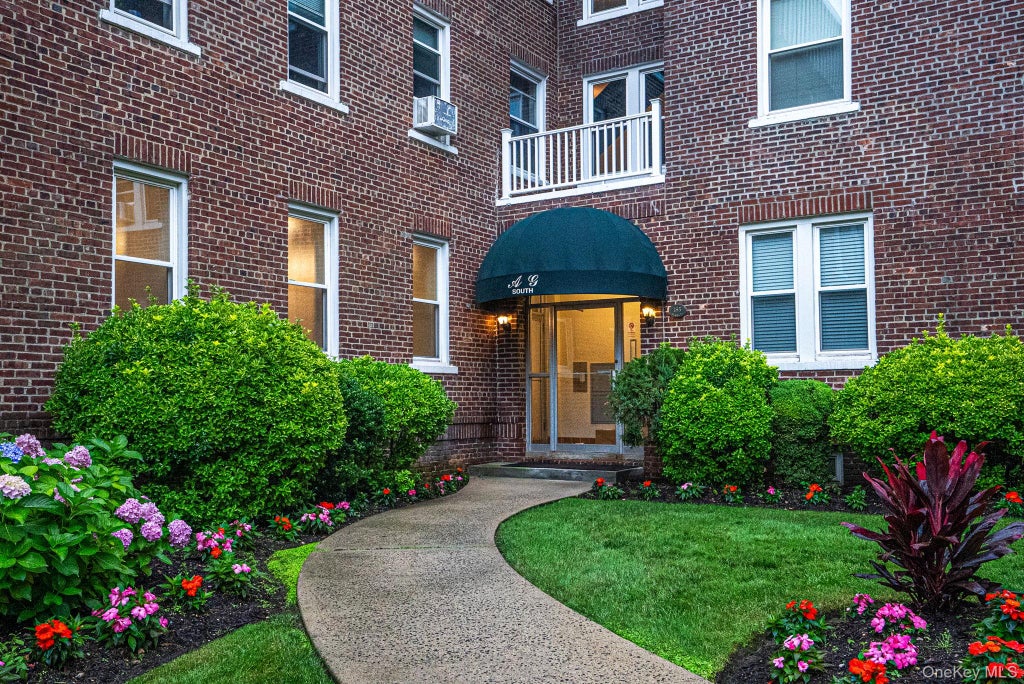Photo of 185 Atlantic Avenue #C11, Lynbrook, NY 11563 (MLS # 1027798)