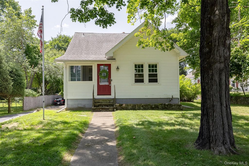 Photo of 17 Townsend Boulevard, Poughkeepsie, NY 12603 (MLS # 1028146)