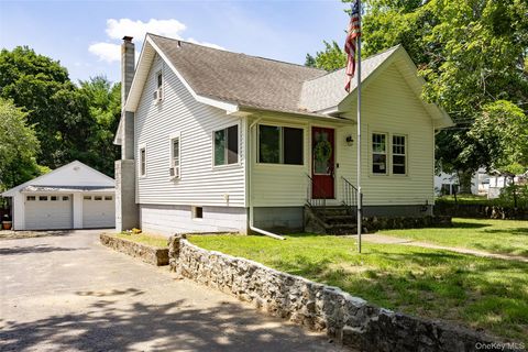 Homes For Sale - 17 Townsend Boulevard<br/> Dutchess County, Poughkeepsie, NY 12603