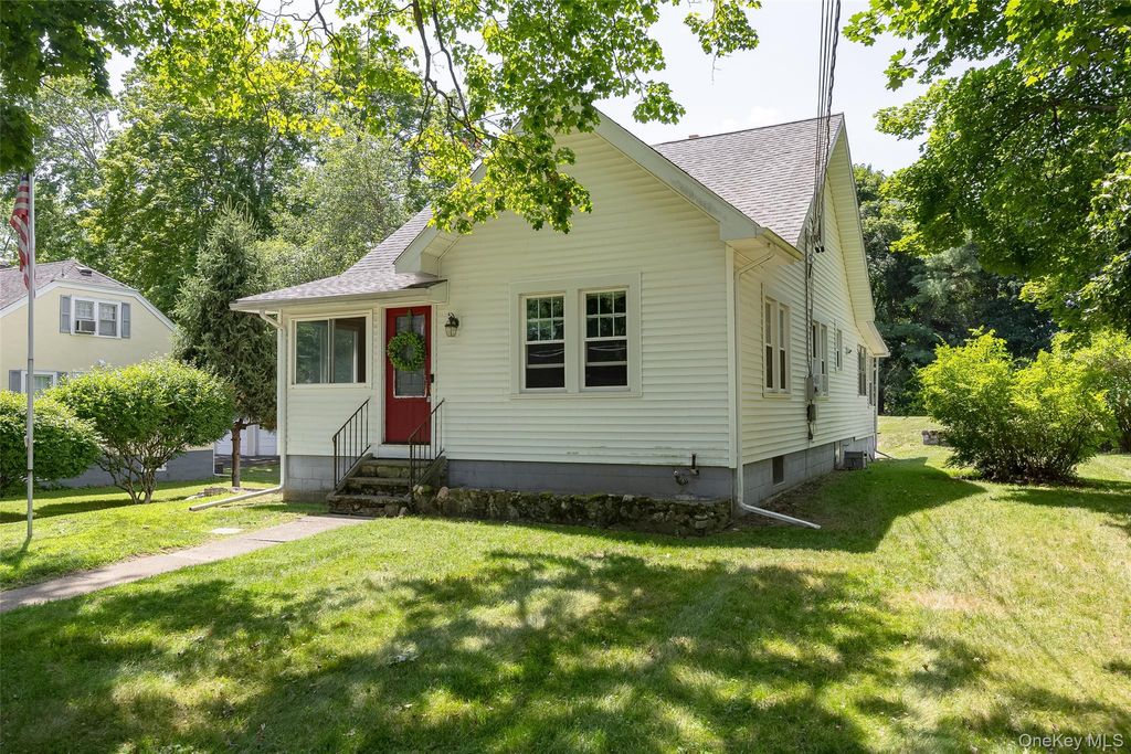 Photo of 17 Townsend Boulevard, Poughkeepsie, NY 12603 (MLS # 1028146)