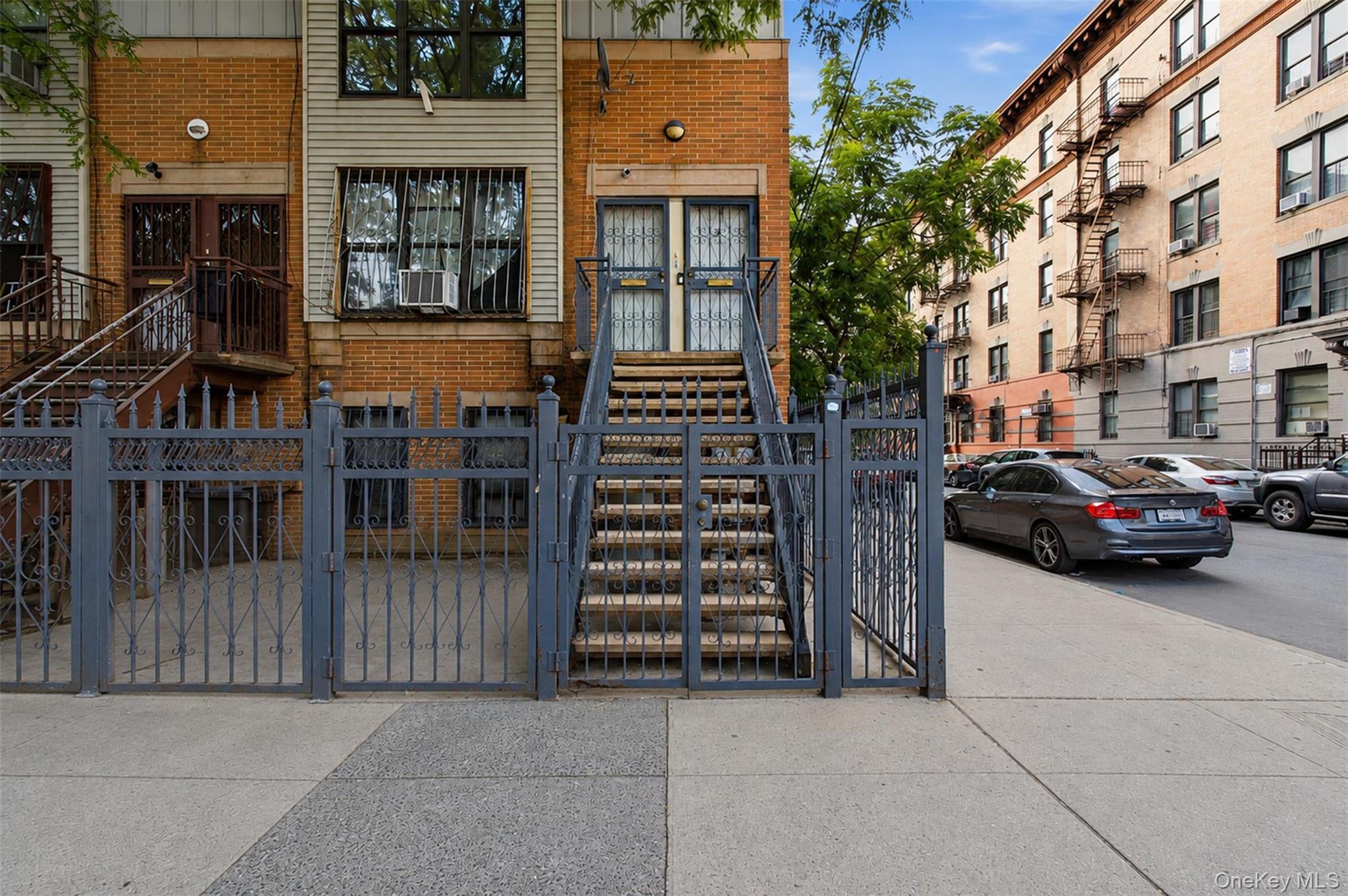 2000 Mapes Avenue - Photo 2