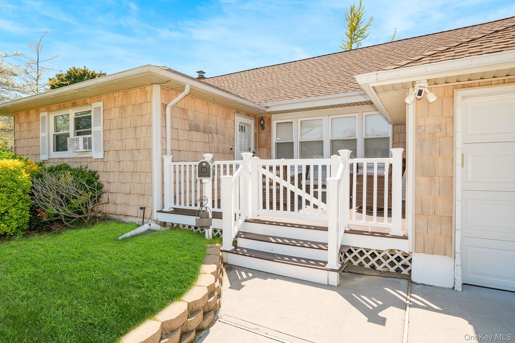 Photo of 505 Lariat Lane, Bethpage, NY 11714 (MLS # 1002843)
