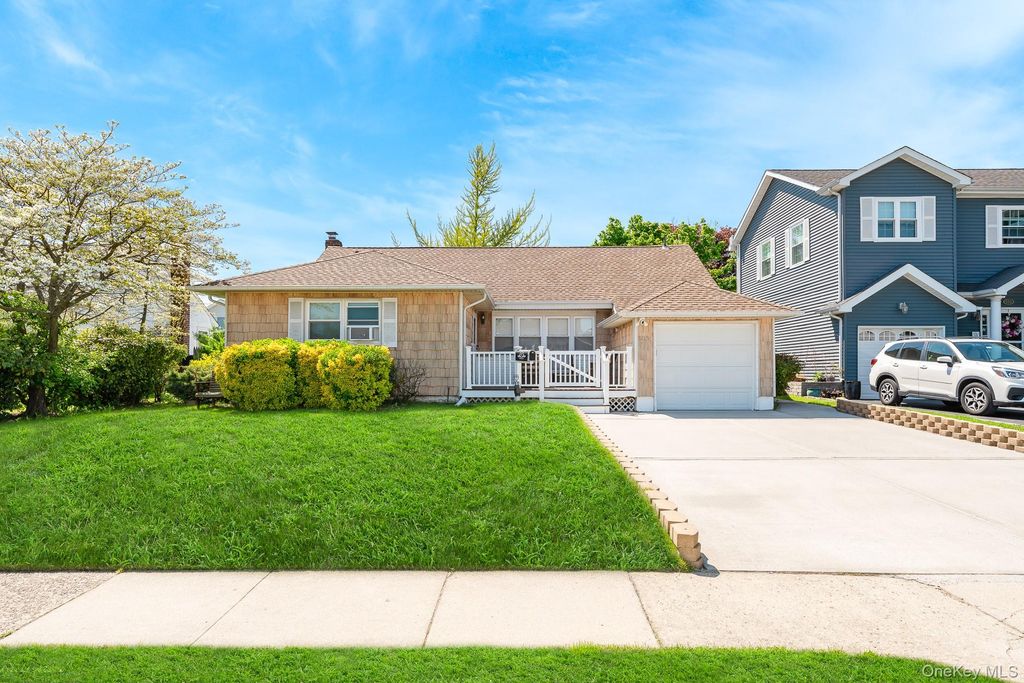 Photo of 505 Lariat Lane, Bethpage, NY 11714 (MLS # 1002843)