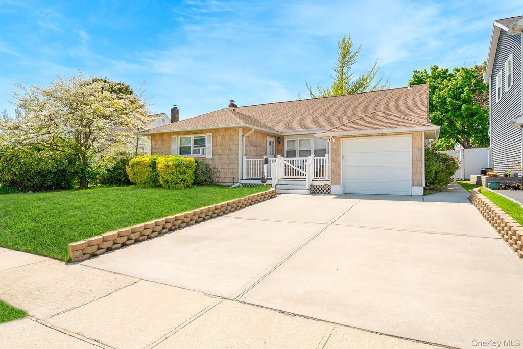 Photo of 505 Lariat Lane, Bethpage, NY 11714 (MLS # 1002843)