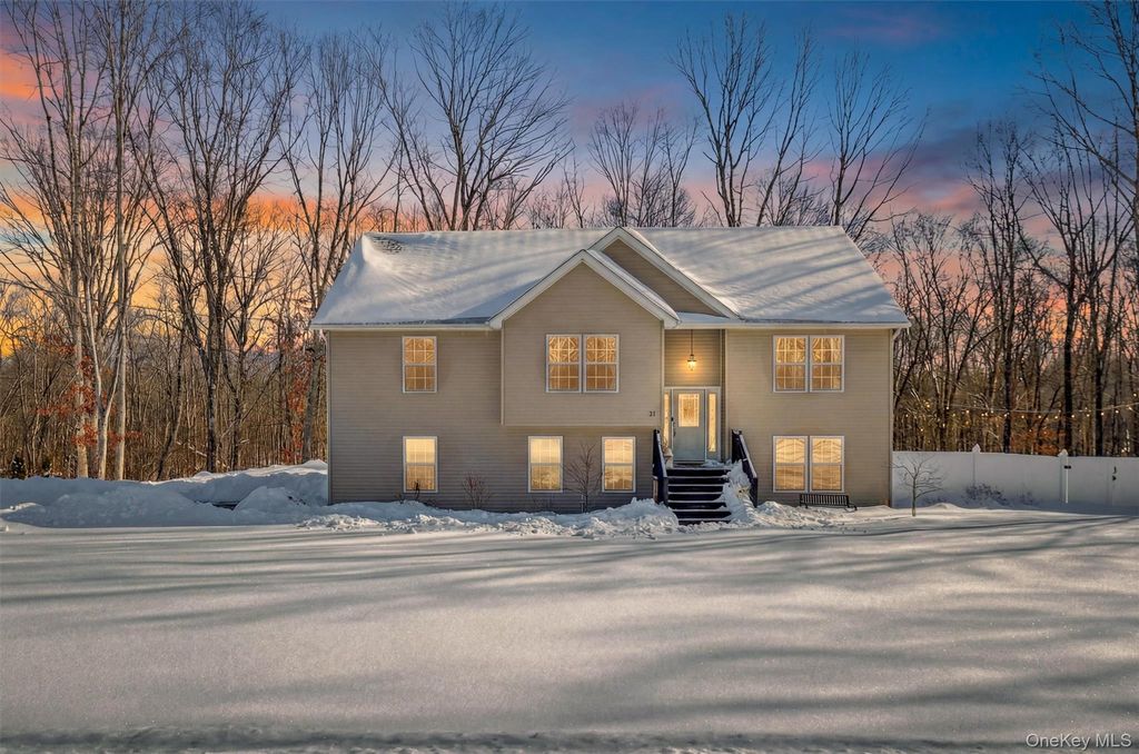 Photo of 31 Greenshire Way, Walden, NY 12586 (MLS # 946543)