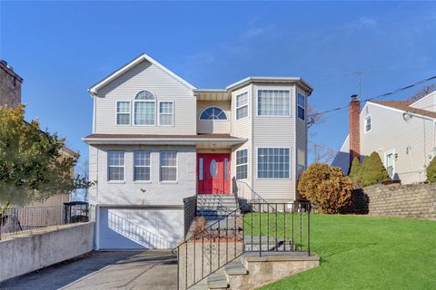150 Sampson Avenue Albertson NY 11507