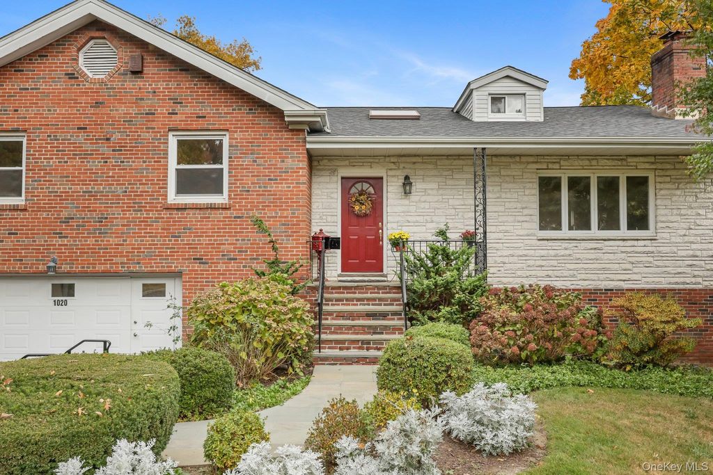 Photo of 1020 Grant Avenue, Pelham, NY 10803 (MLS # 928309)