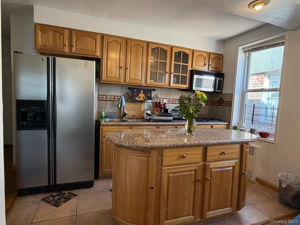 Photo of 84-55 Daniel Street #6E, Briarwood, NY 11435 (MLS # 970101)