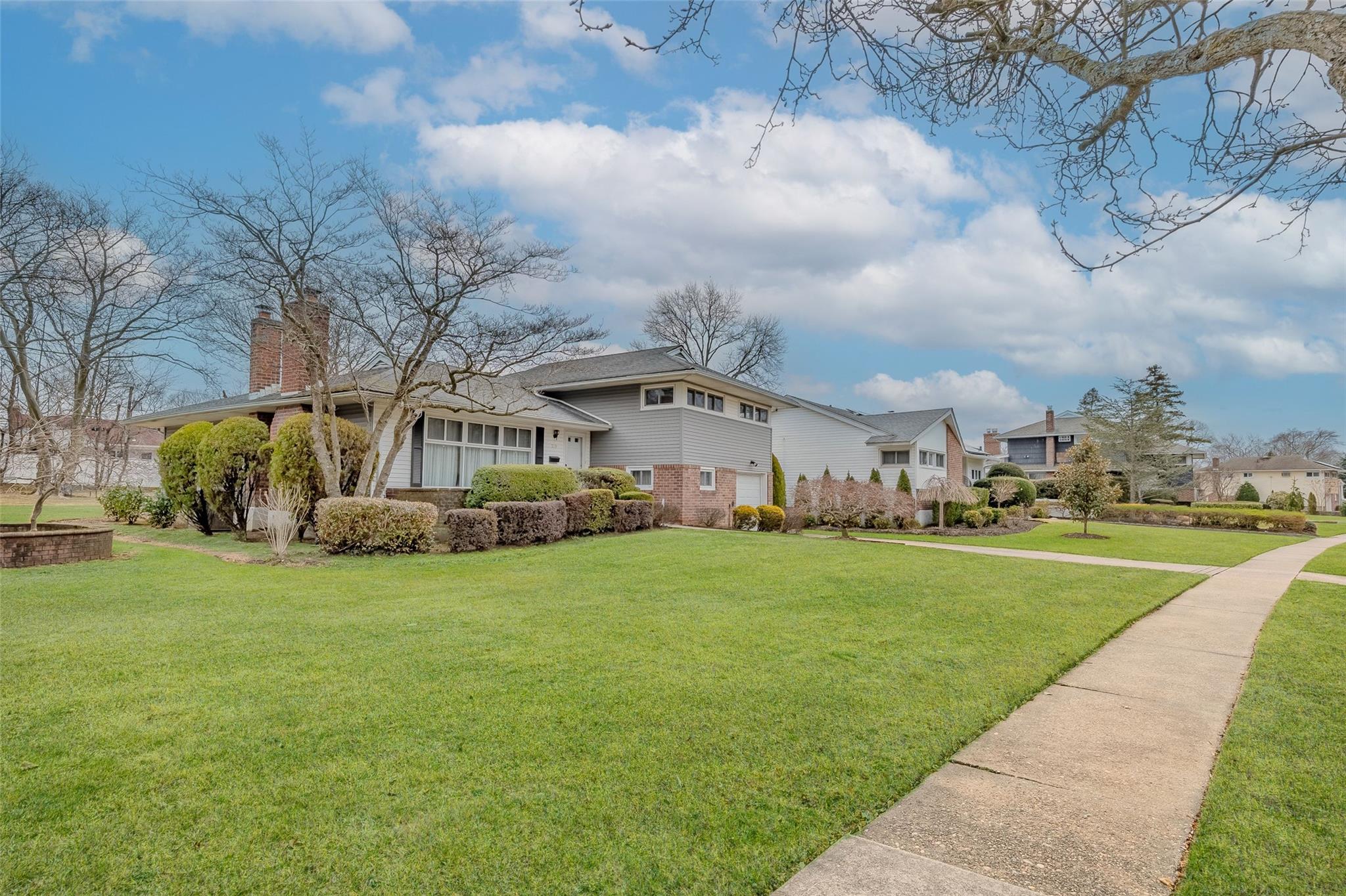 719 Richmond Road, East Meadow, New York image 38