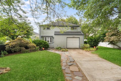 604 Dartmouth Street Westbury NY 11590