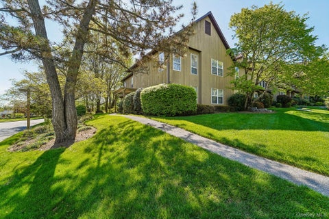 Condo For Sale - 18 Brooke Hollow Lane<br/> Peekskill, NY 10566