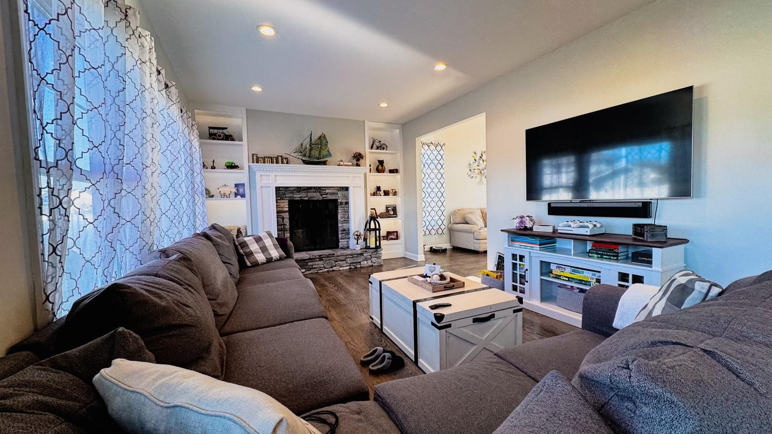 25 Ashley Circle, Manorville, New York image 5