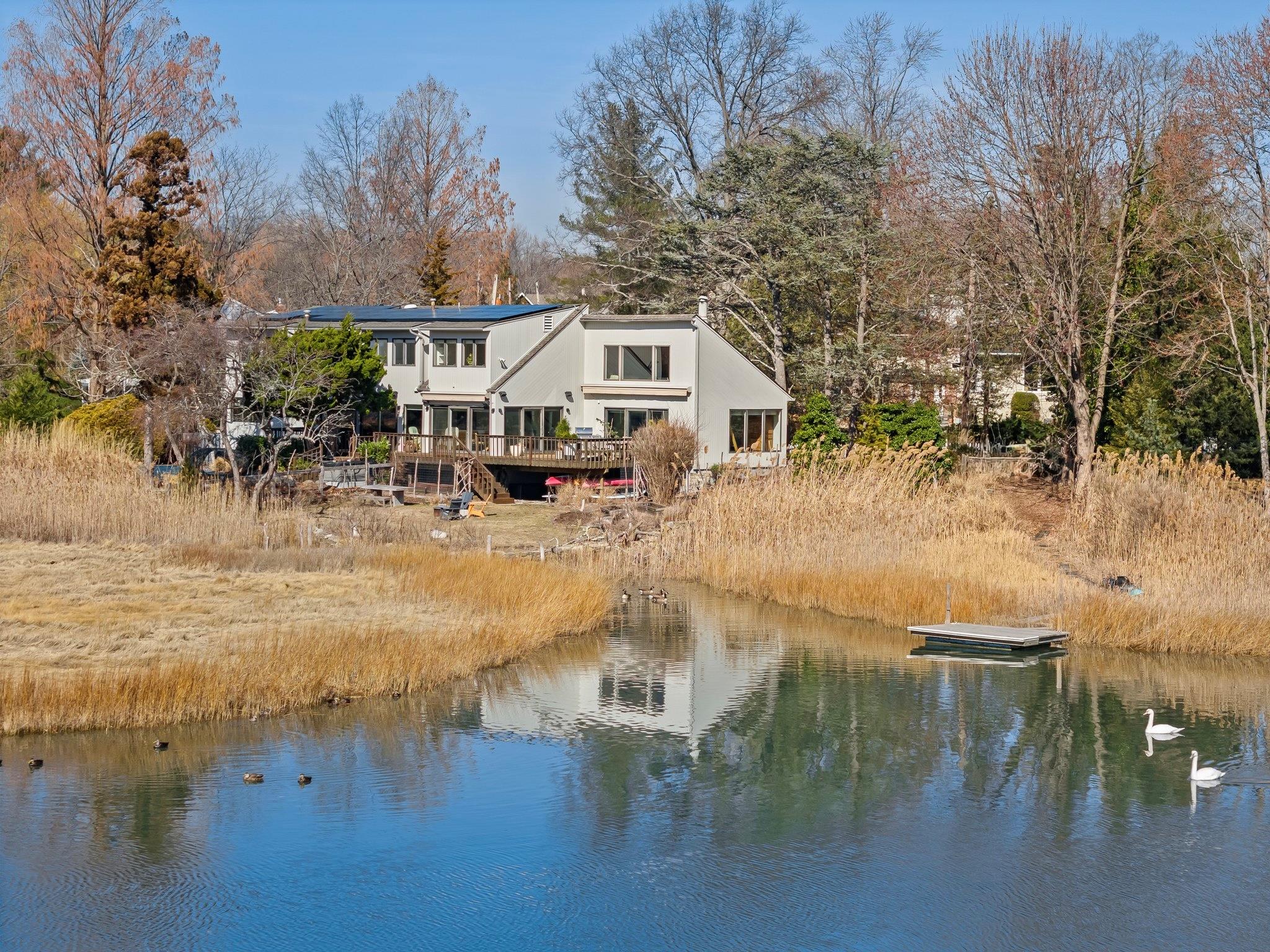 Barrymore Lane, Mamaroneck, New York - 5 Bedrooms  
4 Bathrooms  
9 Rooms - 
