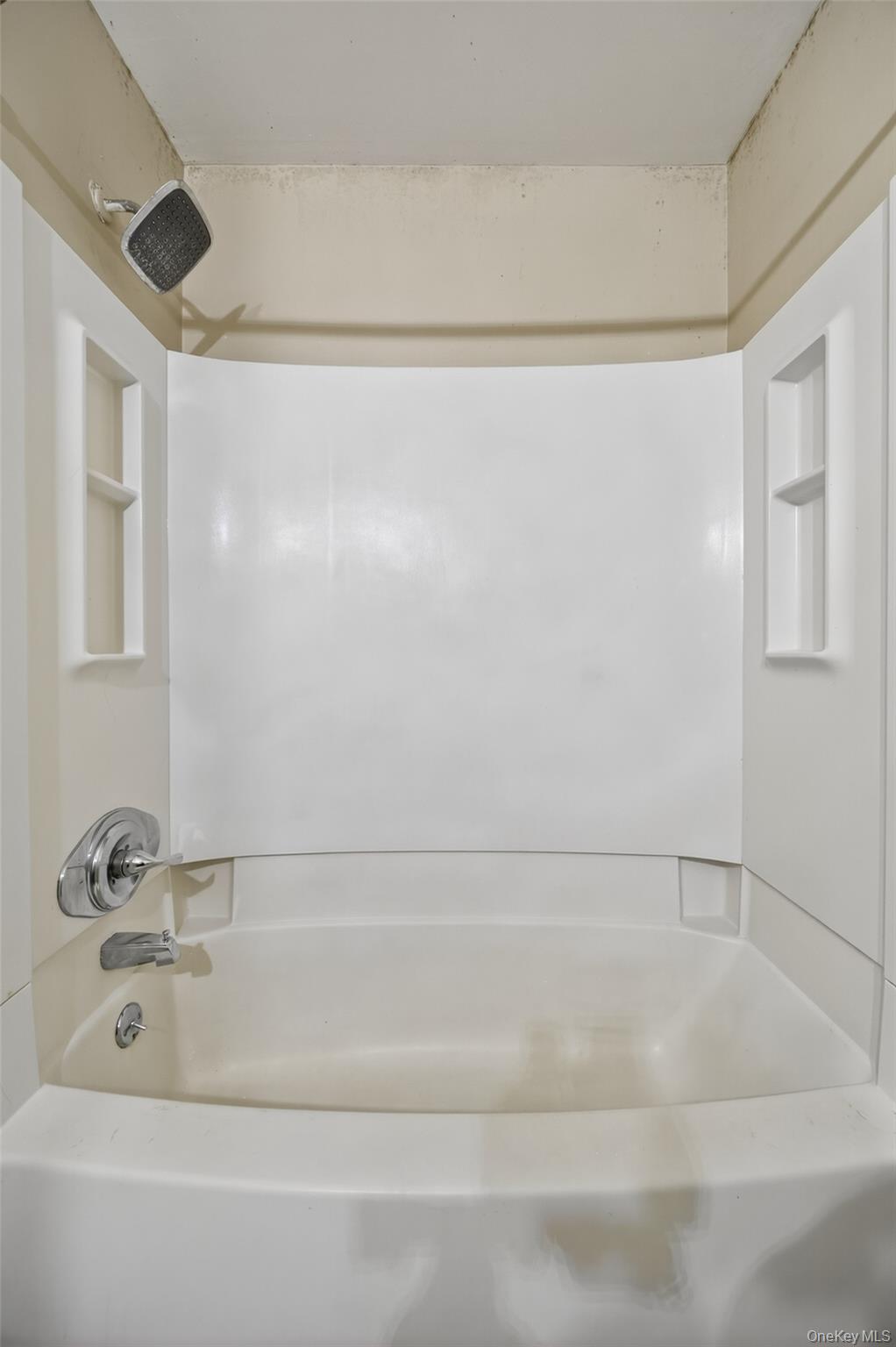 Middletown, New York 10940, United States, 2 Bedrooms Bedrooms, ,2 BathroomsBathrooms,Residential,Active,218283