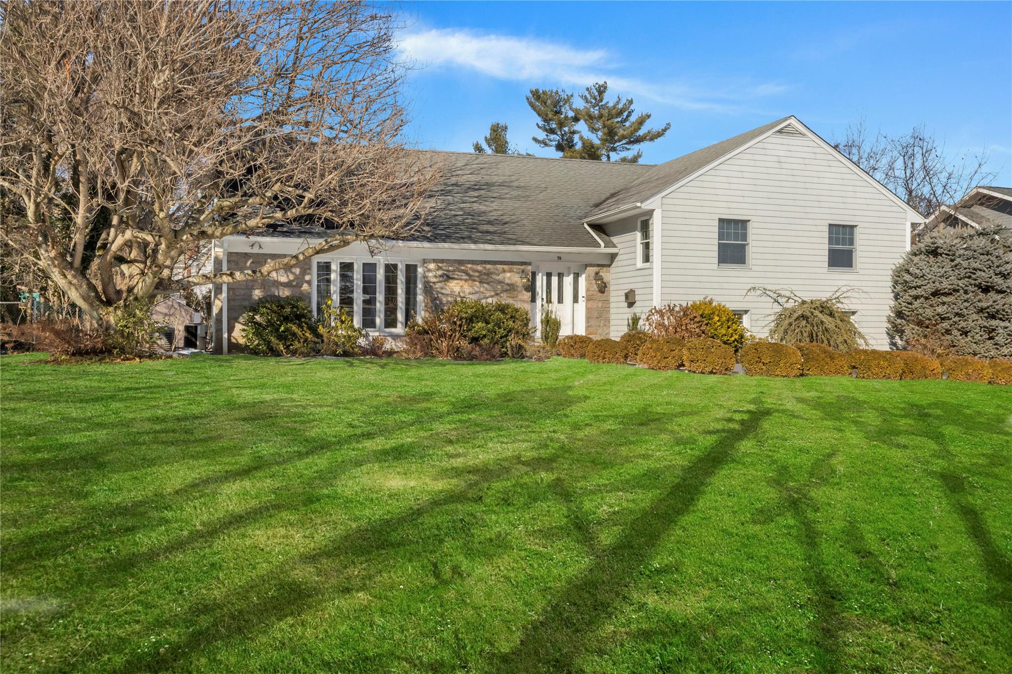 Stratton Road, Scarsdale, New York - 5 Bedrooms  
5 Bathrooms - 