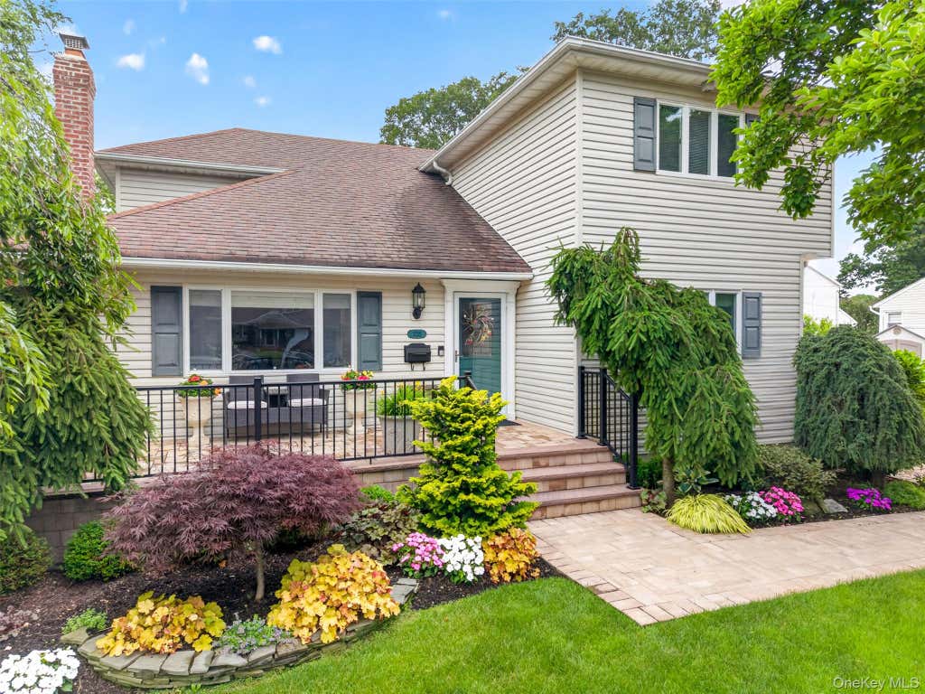 Photo of 1755 Grand Avenue, Merrick, NY 11566 (MLS # 1028421)