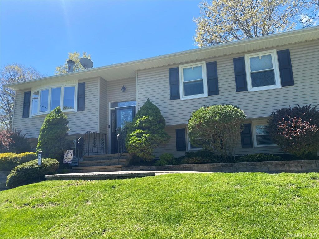 Photo of 31 Sunset Terrace, Highland Mills, NY 10930 (MLS # 991993)