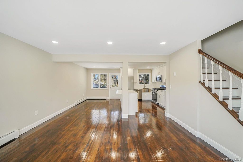 Photo of 182 W 17th Street, Deer Park, NY 11729 (MLS # 960744)