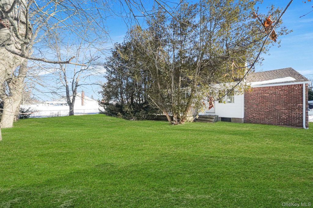 Photo of 182 W 17th Street, Deer Park, NY 11729 (MLS # 960744)