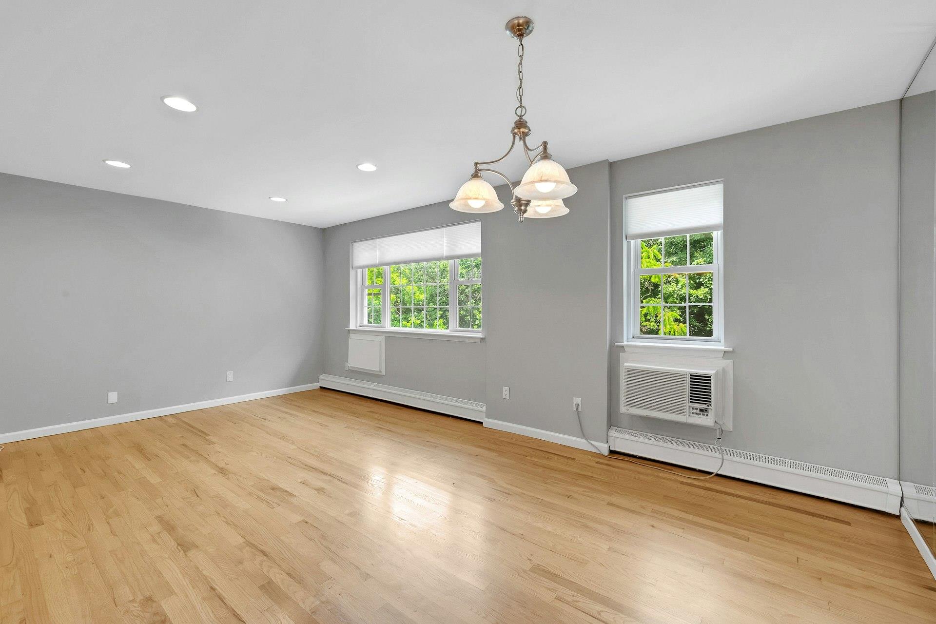 Tuckahoe, New York 10709, United States, 2 Bedrooms Bedrooms, ,2 BathroomsBathrooms,Residential,Active,170345