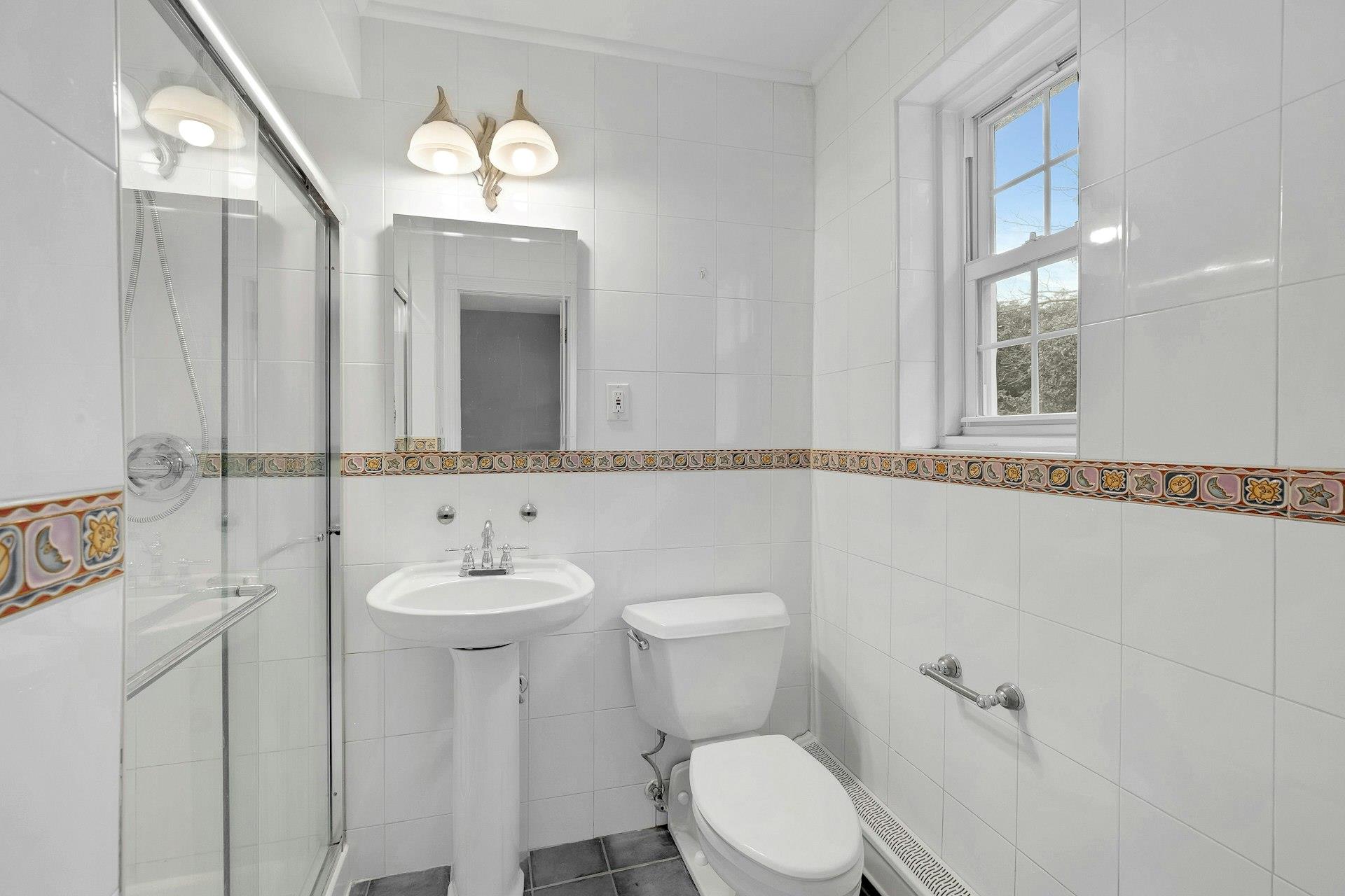 Tuckahoe, New York 10709, United States, 2 Bedrooms Bedrooms, ,2 BathroomsBathrooms,Residential,Active,170345