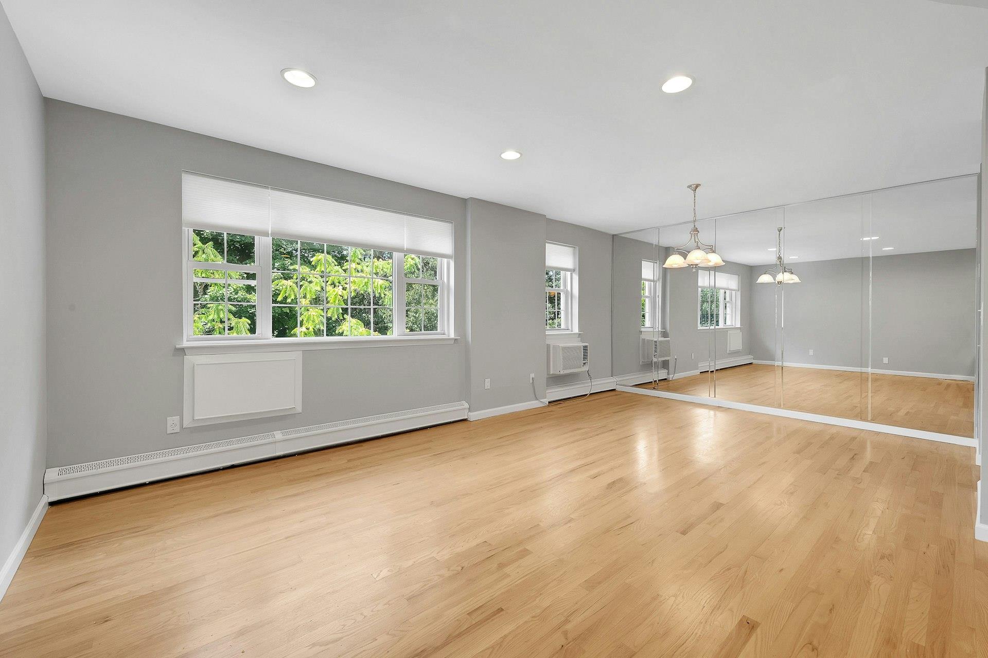 Tuckahoe, New York 10709, United States, 2 Bedrooms Bedrooms, ,2 BathroomsBathrooms,Residential,Active,170345