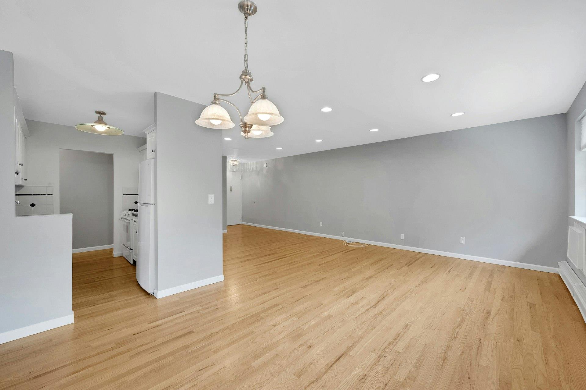 Tuckahoe, New York 10709, United States, 2 Bedrooms Bedrooms, ,2 BathroomsBathrooms,Residential,Active,170345