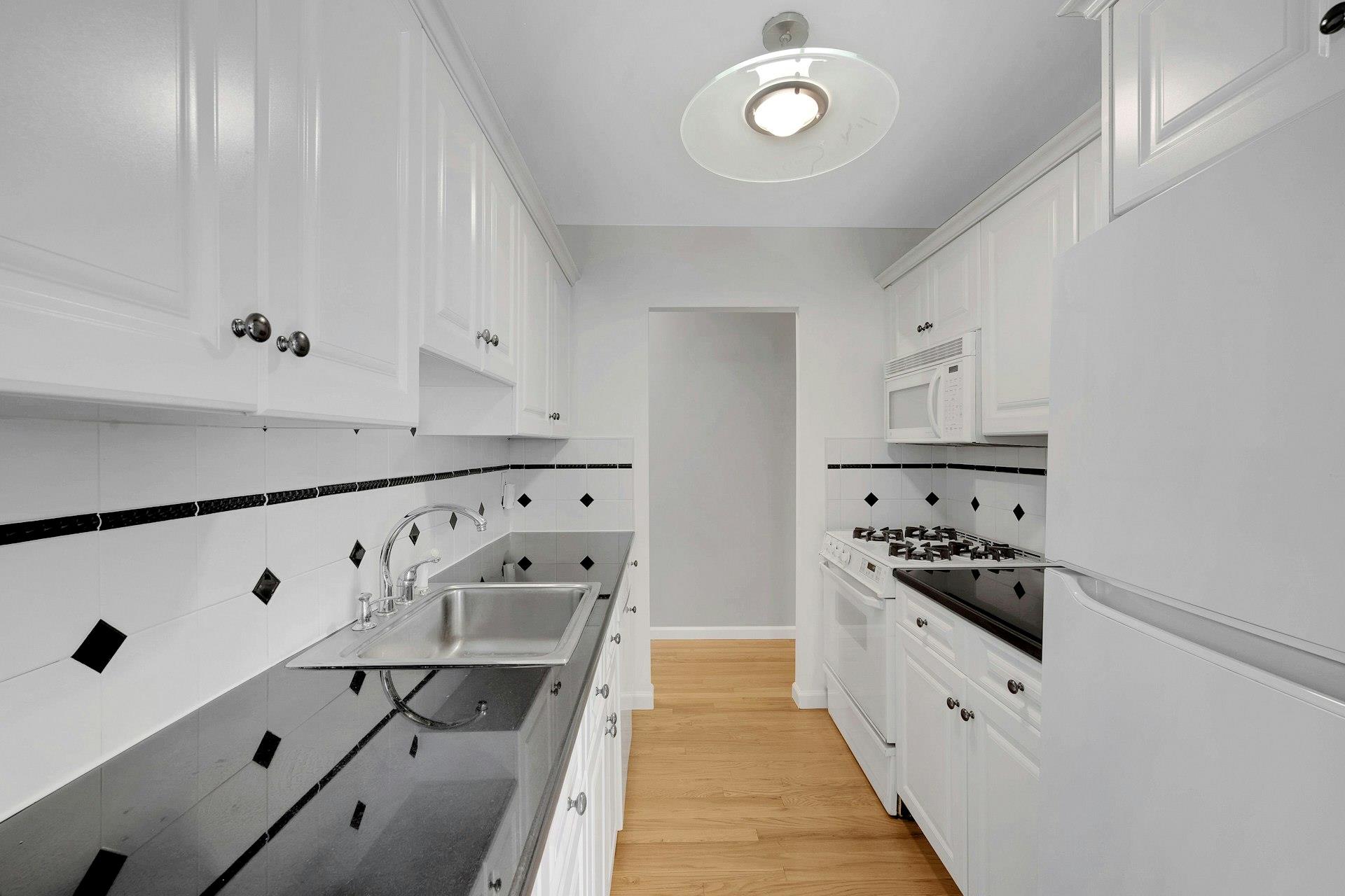 Tuckahoe, New York 10709, United States, 2 Bedrooms Bedrooms, ,2 BathroomsBathrooms,Residential,Active,170345