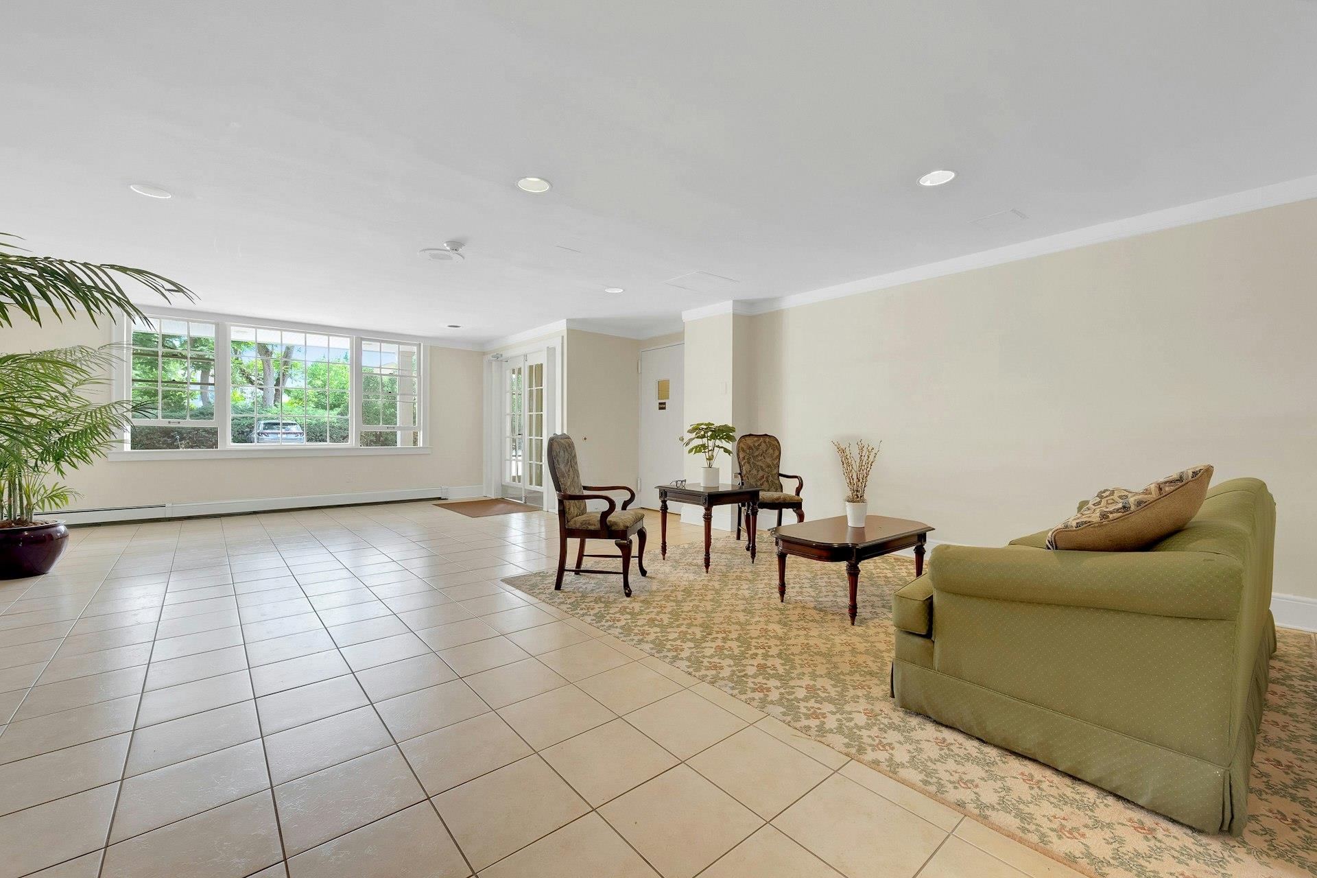 Tuckahoe, New York 10709, United States, 2 Bedrooms Bedrooms, ,2 BathroomsBathrooms,Residential,Active,170345