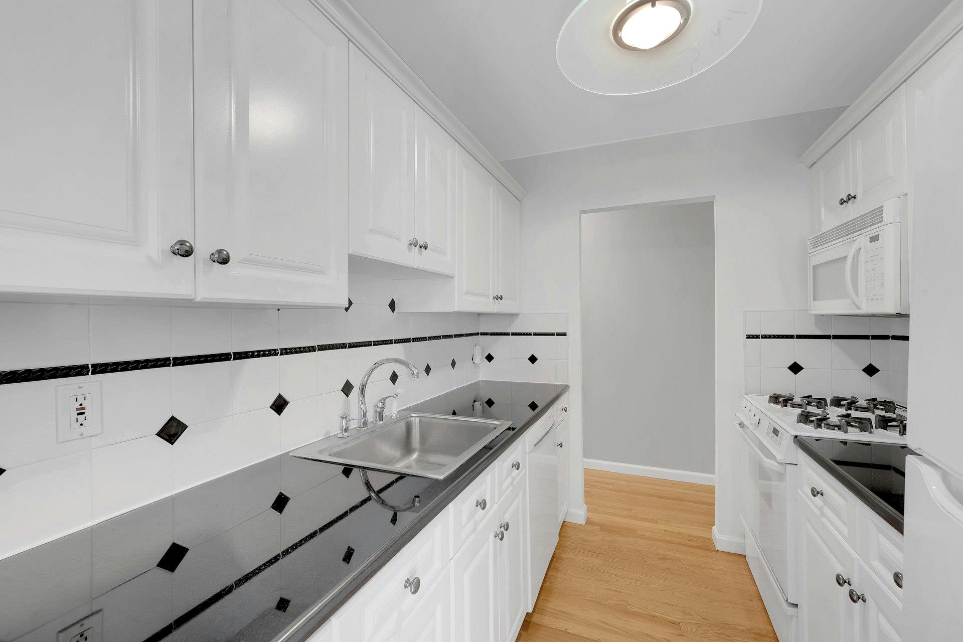 Tuckahoe, New York 10709, United States, 2 Bedrooms Bedrooms, ,2 BathroomsBathrooms,Residential,Active,170345