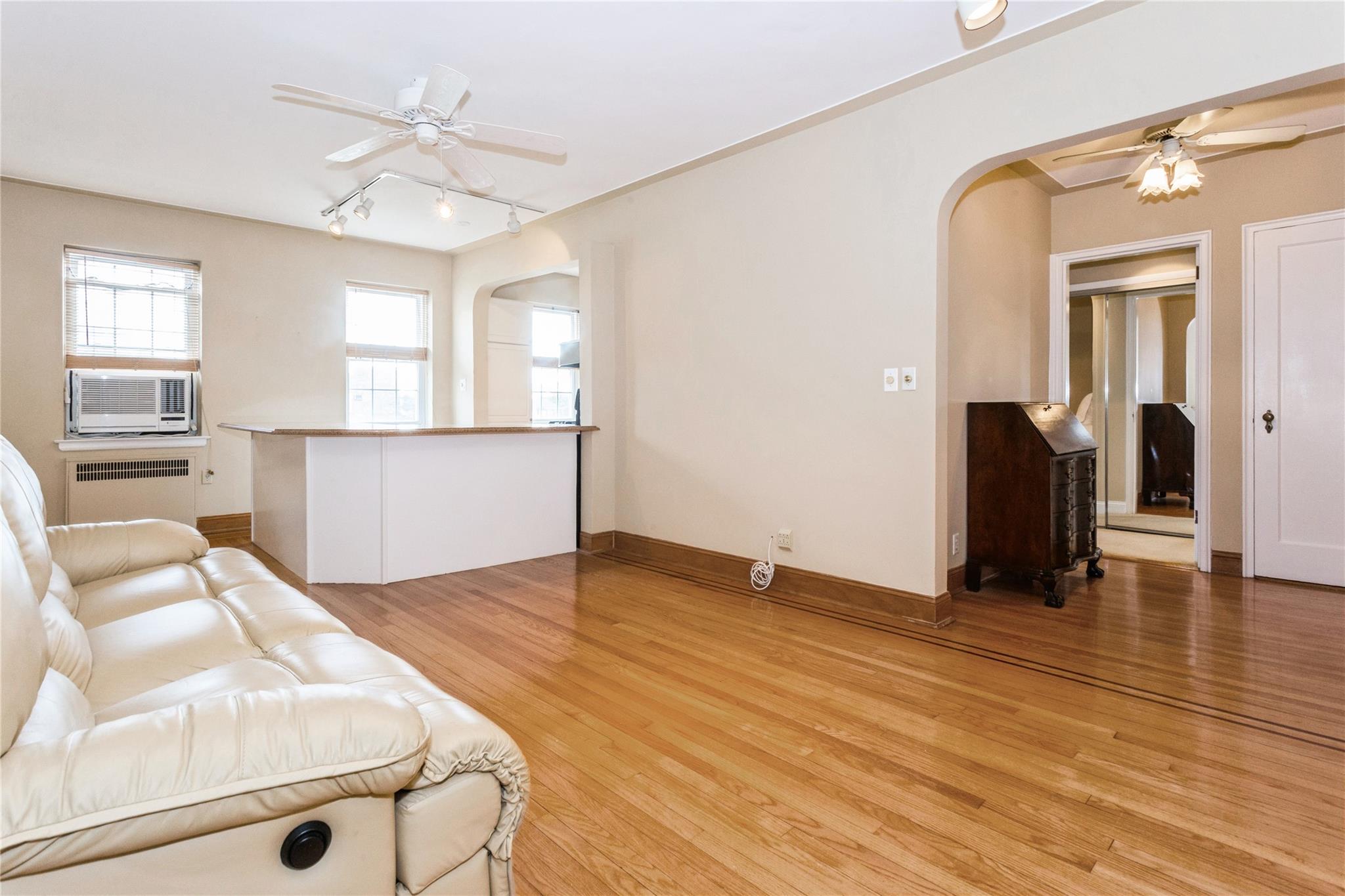 108 S Village Avenue #3D, Rockville Centre, Florida image 5