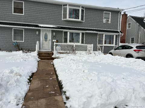 Apartment For Rent - 223 Audley Ct<br/> Copiague, NY 11762