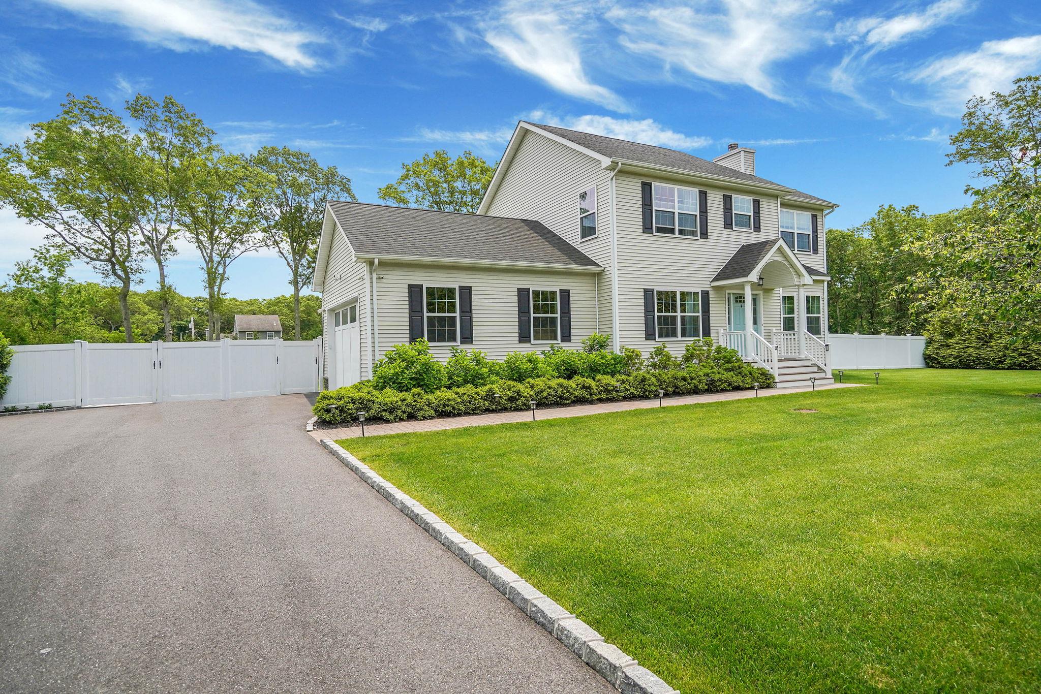 A J Court, Riverhead, Hamptons, NY - 4 Bedrooms  
3 Bathrooms - 