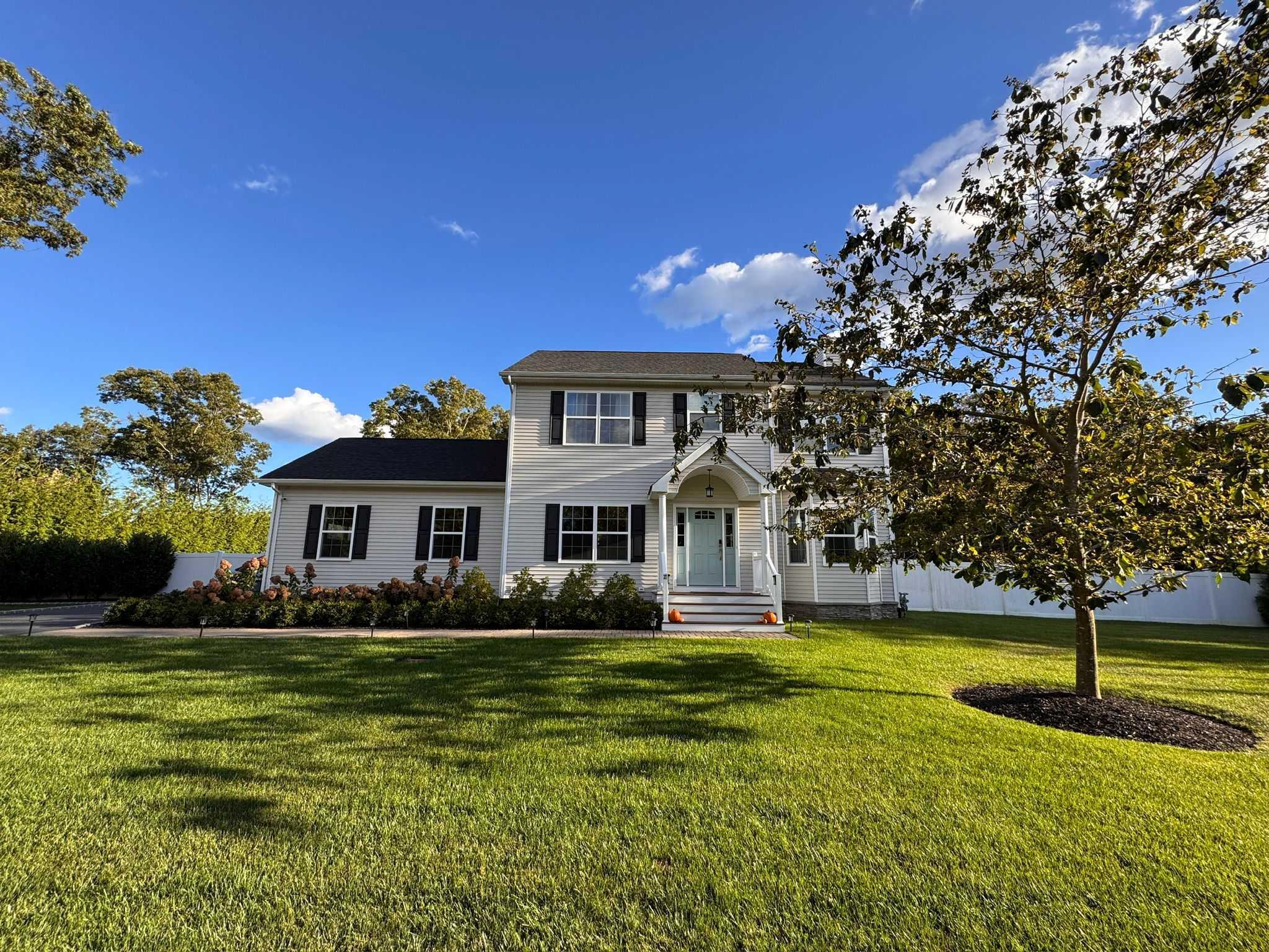 A J Court, Riverhead, Hamptons, NY - 4 Bedrooms  
3 Bathrooms - 