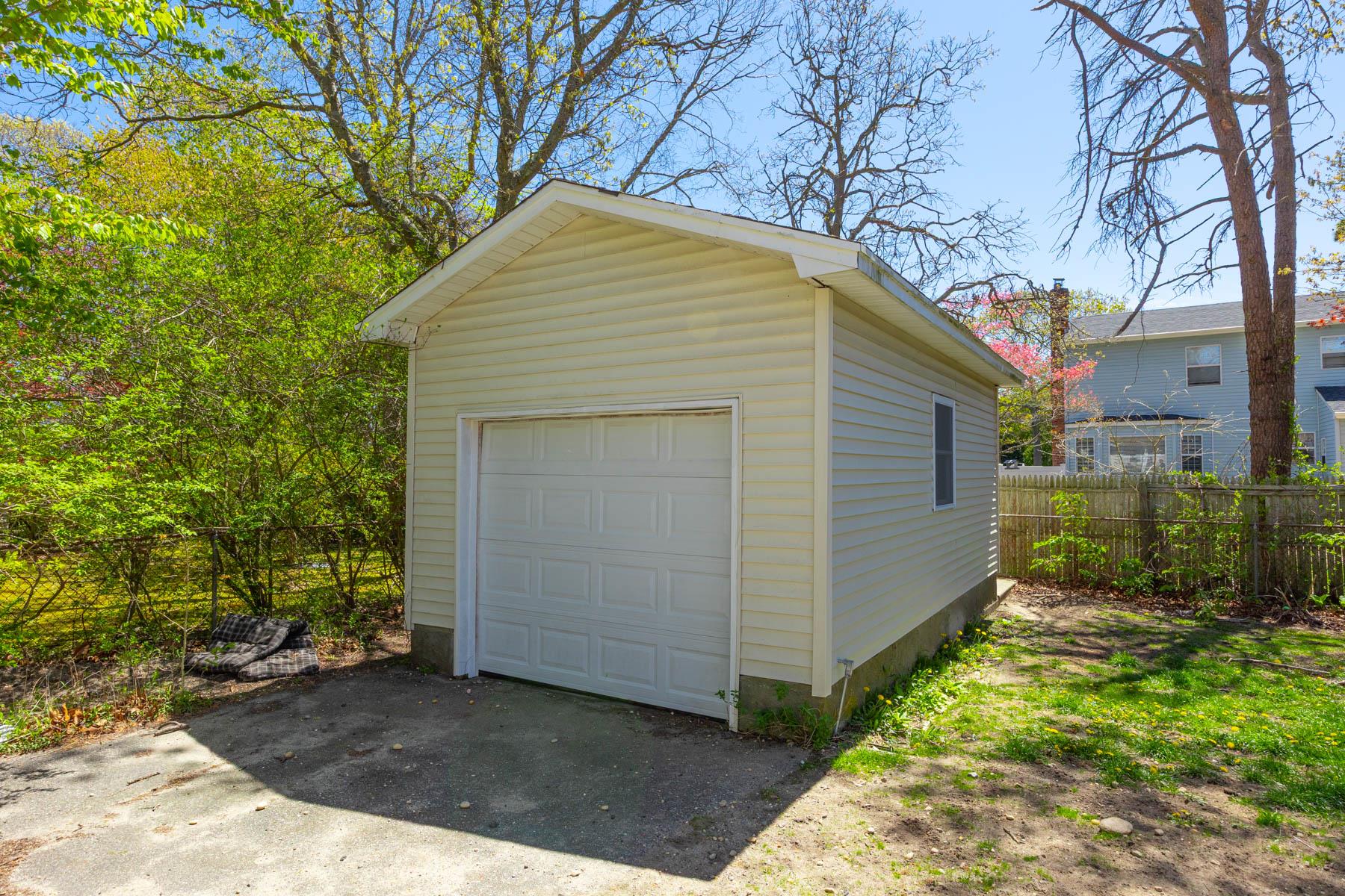 72 Tipton Drive, Shirley, New York image 17