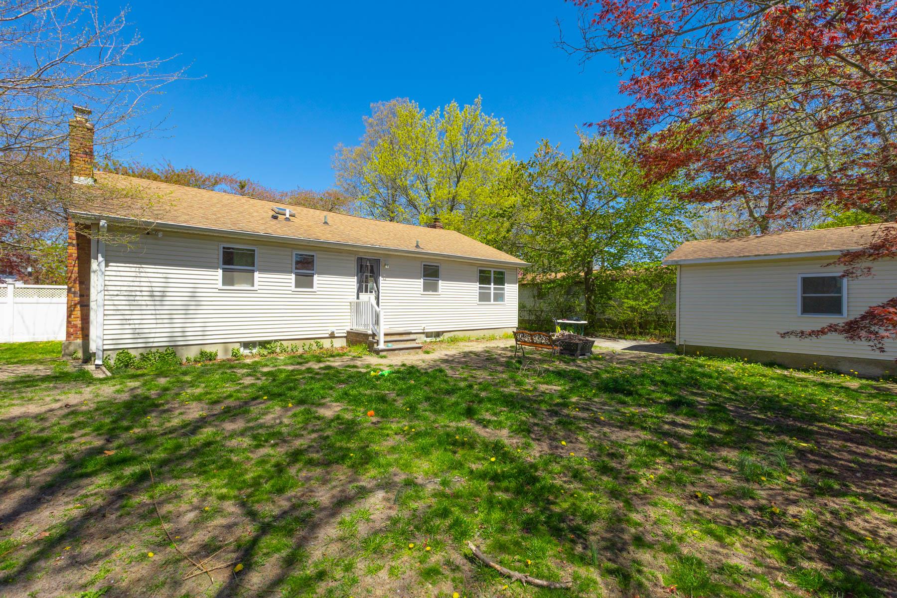 72 Tipton Drive, Shirley, New York image 16