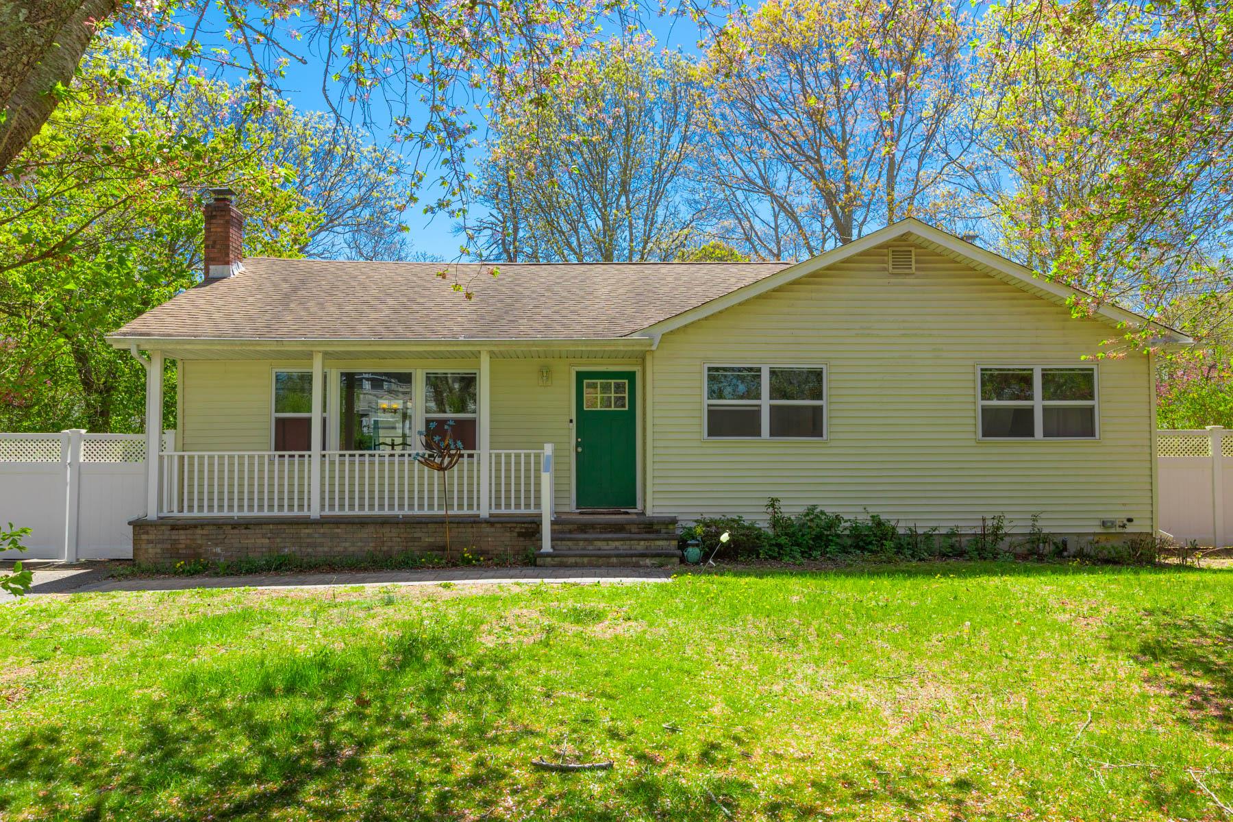 72 Tipton Drive, Shirley, New York image 1