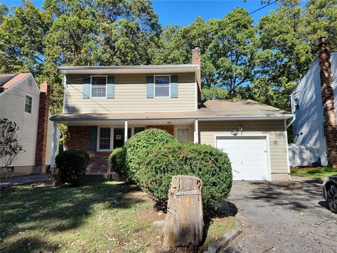 Photo of 61 Pleasant Street, Huntington, NY 11743 (MLS # 926962)